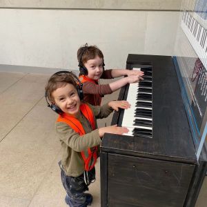 Musik machen in Rachels Kinderkrippe