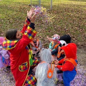 Musik machen in Rachels Kinderkrippe